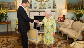 Vējonis uzaicinājis karalieni Elizabeti II vizītē uz Latviju 2018. gadā