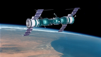 16. janvāris. PSRS kosmosa moduļi “Soyuz-4” un “Soyuz-5" savienojas Zemes orbītā