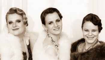 Paula Šūmane (vijole), Agate Ozoliņa (čells) un Ilze Jaunzeme (klavieres) LNB Ziedoņa zālē