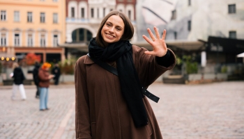 Krustpunktā Brīvais mikrofons ar labdarības maratona "Dod pieci!" vēstnesi Elīnu Baltskaru