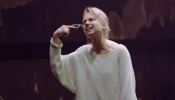 Kas noziegumos ir tik vilinošs? Par "krimiķiem" teātrī diskutē jomas profesionāļi