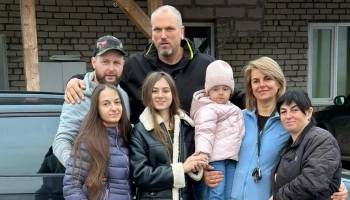 Lauksaimnieki Normunds un Klaida Kalniņi turpina palīdzēt Ukrainai