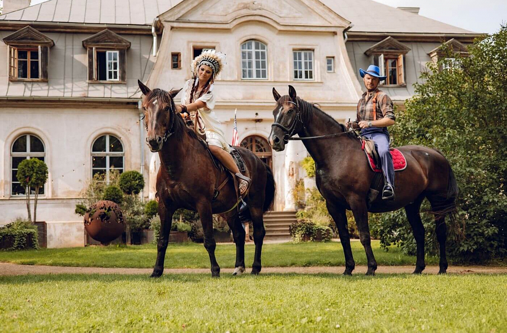 Asnāte un Jānis Avotnieki, Abgunste