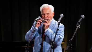 Klausies Gunāra Jākobsona 90 gadu jubilejas sarunu un dziesmu vakaru