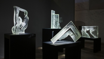 Stikla mākslinieces un dizaineres Andas Munkevicas izstādē "Pārmijas"