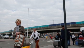 Briseles terora akti liek pārvērtēt drošības līmeni Eiropas lidostās