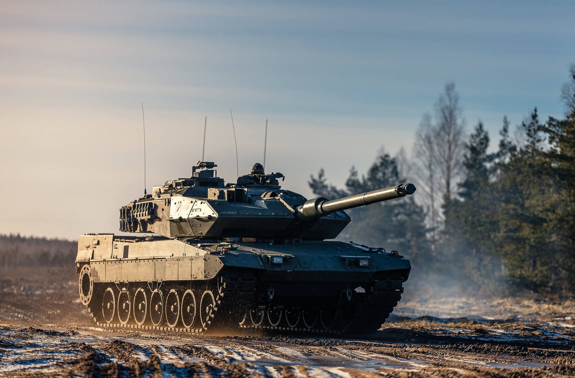 Krustpunktā: Militāro industriju stiprina visā Eiropā: kā ar to sokas Latvijai?