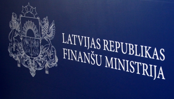 Oranžā kaste: Finanšu ministrija tērē 100 000€, lai medijos slavētu nodokļu reformu