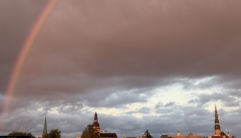 Pirmatskaņojumi, mūzikas jaunumi un saruna ar komponistu Egīlu Straumi