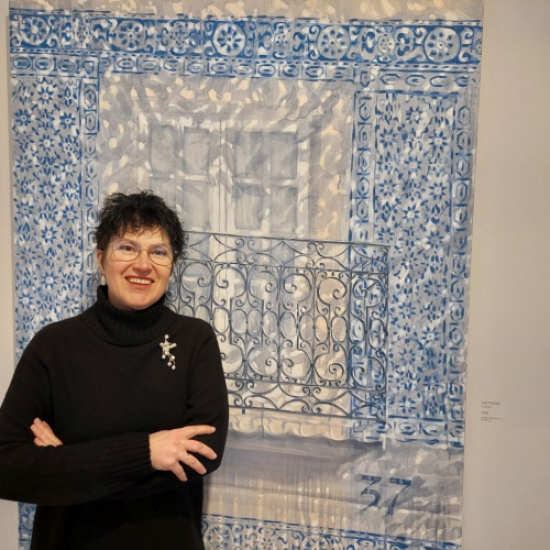 Ditas Lūses darbi izstādē "Patverties saulē" ir miera, gaismas un harmonijas piepildīti