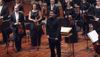 Diriģents Andris Poga un "Sinfonietta Rīga" Forē un Mendelszona mūzikā
