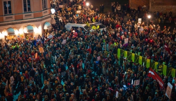 Митинг на Домской площади собрал не менее 10 тысяч