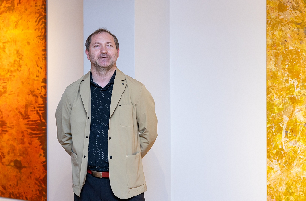 Personiskā izstāde "Satelīti". Valmierā tiekamies ar gleznotāju Māri Čašku