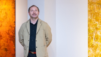 Personiskā izstāde "Satelīti". Valmierā tiekamies ar gleznotāju Māri Čašku