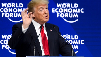 Tramps Davosas ekonomikas forumā aicina uz starptautisku sadarbību ar ASV