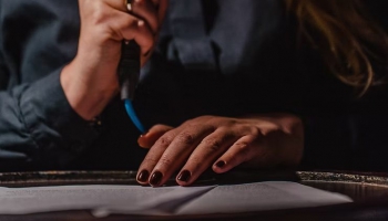 Ar ko mūsdienās lasītāja uzmanību piesaista "Prozas lasījumu" autori?