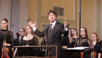 JVLMA simfoniskā orķestra sezonas noslēguma koncerts Kaspara Ādamsona vadībā
