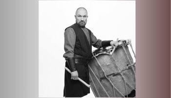 Monopola viesis NBS Militārās policijas karavīrs, "Auļu" bundzinieks Kaspars Indrēvics