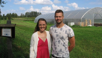 "Celmu" saimnieki Elīna un Augusts audzē ogulājus un dārzeņus bioloģiskā saimniecībā