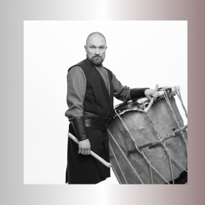 Monopola viesis NBS Militārās policijas karavīrs, "Auļu" bundzinieks Kaspars Indrēvics