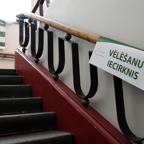 Premjere: Par spīti kļūdām pašvaldību vēlēšanu organizācijā, tās ir noritējušas droši