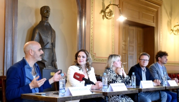 Reportāža no Frančesko Čilea operas "Adriāna Lekuvrēra" jauniestudējuma preses konferences
