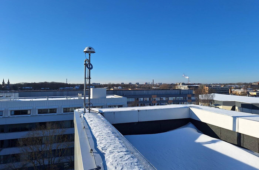 Meteoru novērošanas patruļa uz RTU Būvniecības un mašinzinību fakultātes jumta