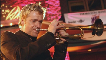 Kriss Boti – mūsdienu amerikāņu trompetists, kurš ar panākumiem spēlē džezu un popmūziku