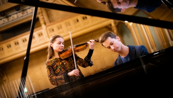 Madara Liepiņa (vijole) un Daumants Liepiņš (klavieres) Baha kamermūzikas festivālā