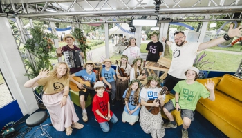 Paaudžu tradīcijas ģimenē. Svētku studijā muzicē bērnu fokloras kopa "Upīte"