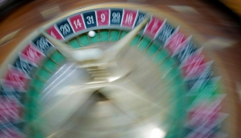 Azartspēļu uzraugi: Azartspēļu reklāmas ierobežošanu būtu jāpārskata, šobrīd liegumu apiet