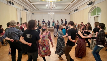 Danču vakars karā cietušo Ukrainas iedzīvotāju atbalstam Rīgas skolēnu pilī