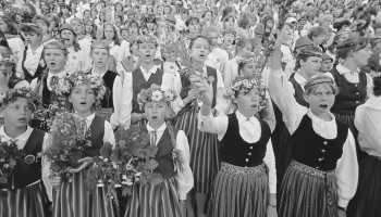 Svētku nozīmītes un 1989. gada Skolu jaunatnes dziesmu un deju svētki