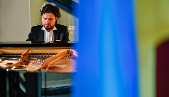 Pianists Andrejs Osokins visbiežāk pats komponē vakaros vai naktīs
