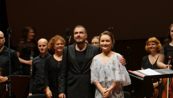 Dziedātāja Jūlija Ļežņeva, Dmitrijs Siņkovskis un "Sinfonietta Rīga" Lielajā ģildē