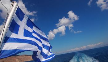 Grieķijas ekonomikā uzlabojumus nejūt; Cipra rīcībā atrod skandalozus faktus