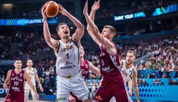 Latvija spraigā cīņā zaudē Lietuvai astotdaļfināla spēlē Eiropas čempionātā basketbolā