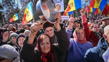 Moldovā turpinās prokrievisko spēku demonstrācijas; valdība apņēmīga tikt ar draudiem galā