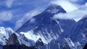 29. maijs. Cilvēks pievar Everestu