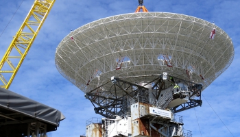 Ventspils Starptautiskā radioastronomijas centra radioteleskopa antena atgriezusies vietā