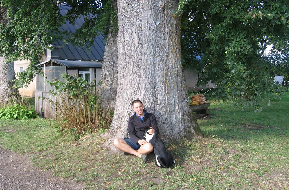 Andrejs Kovaļovs pēc 28 gadiem diplomātijā saimnieko senču mājās Limbažu pagastā