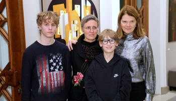 Gleznotāja Ēstere Zemīte strādā arī sociālo darbu, palīdzot grūtībās nonākušiem jauniešiem