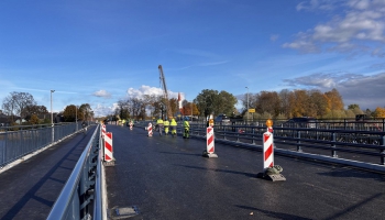 Atklāj satiksmi pār atjaunoto Salacas tiltu Salacgrīvā