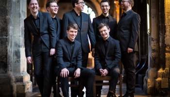 Vokālais ansamblis "The Gesualdo Six" albumā "Radiant Dawn"