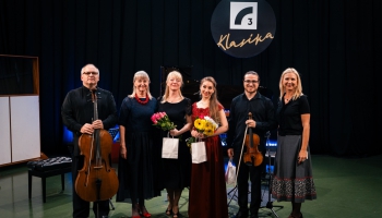 LR 1. studijā – "Klasikas" rezidences māksliniece Annija Kristiāna Ādamsone un draugi