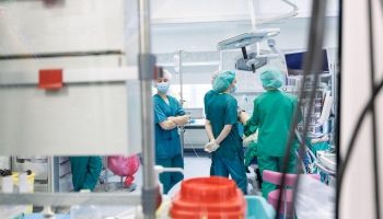 Kādēļ algas ārstiem ir tik atšķirīgas un kā šo atšķirību mazināt?