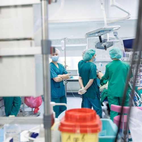 Kādēļ algas ārstiem ir tik atšķirīgas un kā šo atšķirību mazināt?