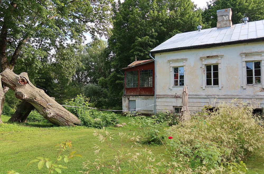 Maija Krasnā, Džeimijs Henebry, Ārdavas muiža