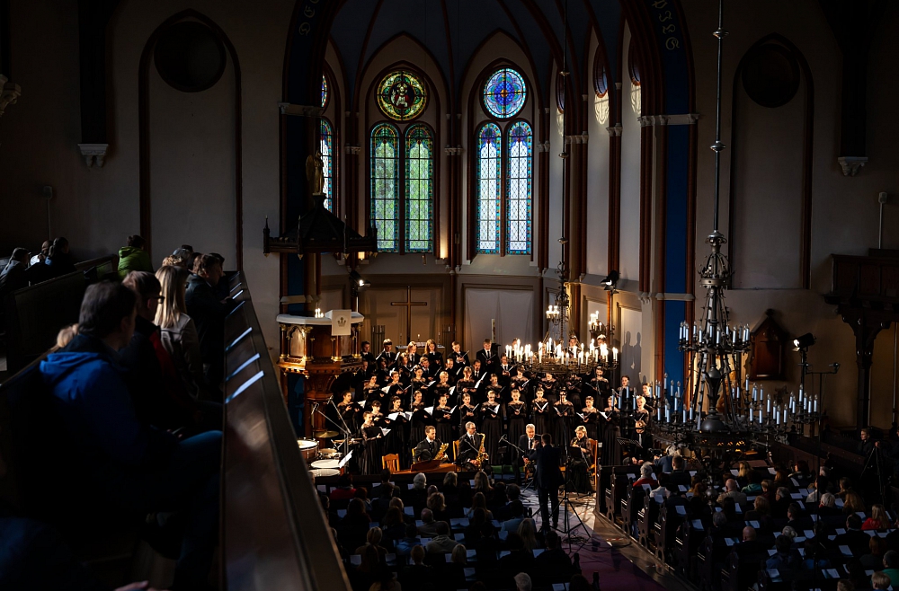 Koncertprogramma "Amao Omi" ("Bezjēdzīgais karš") Rīgas Lutera baznīcā Torņakalnā