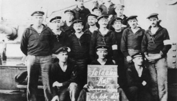 3. novembris. Kara flotes jūrnieku dumpis Ķīlē aizsāk revolūciju Vācijā 1918. gadā